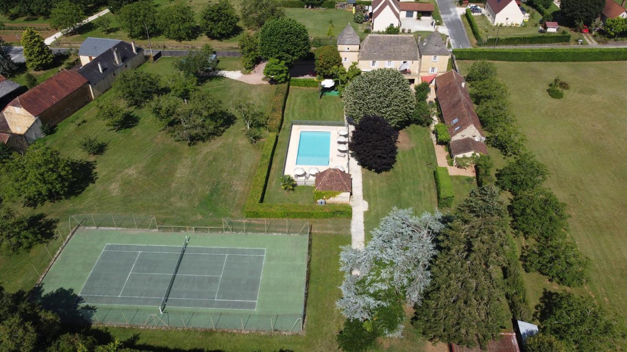 Domaine Jolidetour Climatise, Piscine Et Tennis Prives Hotell Saint-Crépin-et-Carlucet Exteriör bild