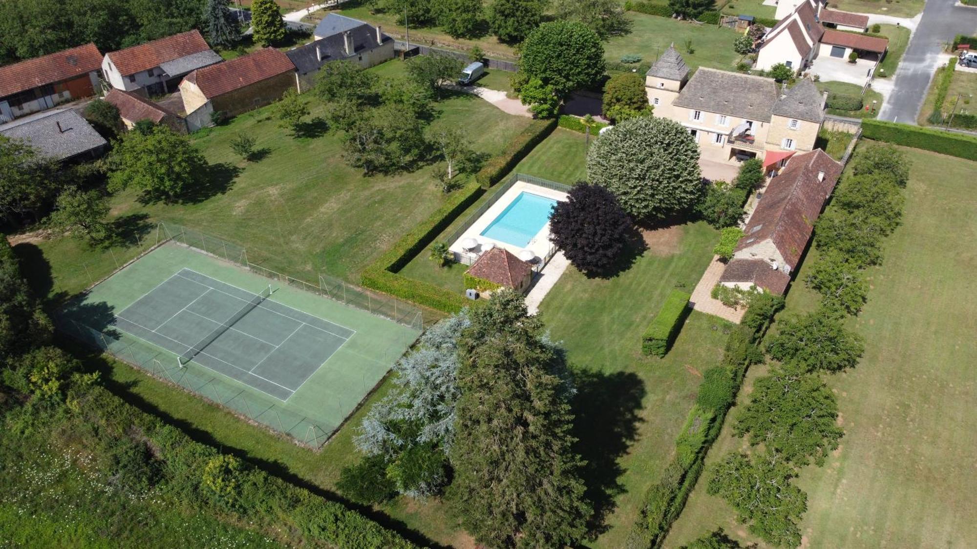 Domaine Jolidetour Climatise, Piscine Et Tennis Prives Hotell Saint-Crépin-et-Carlucet Exteriör bild