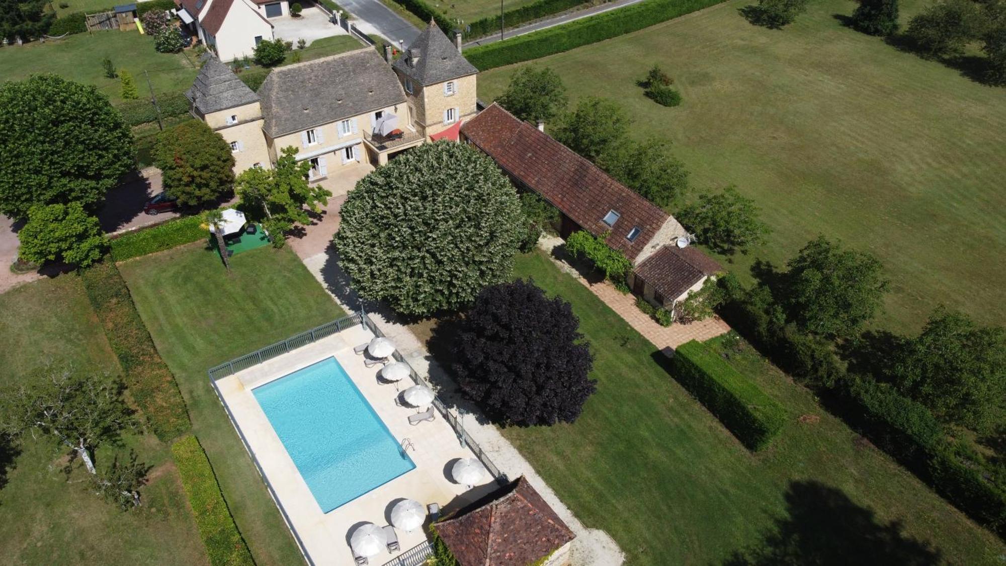 Domaine Jolidetour Climatise, Piscine Et Tennis Prives Hotell Saint-Crépin-et-Carlucet Exteriör bild