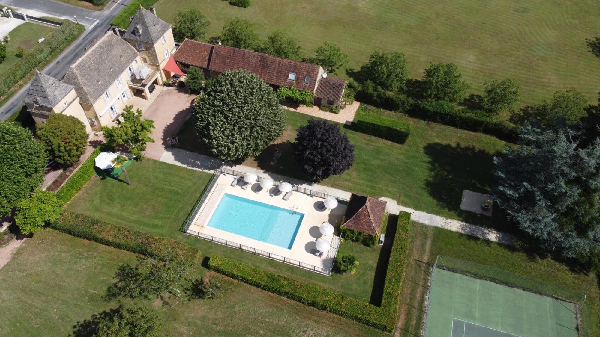 Domaine Jolidetour Climatise, Piscine Et Tennis Prives Hotell Saint-Crépin-et-Carlucet Exteriör bild